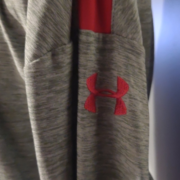 Under Armour Pullover - Picture 2 of 7